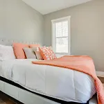 Pet-Friendly Minneapolis Home About 6 Mi To Dtwn!